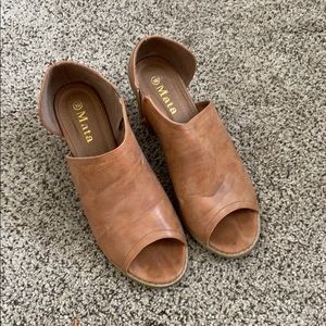 Size 10 Mata shoes